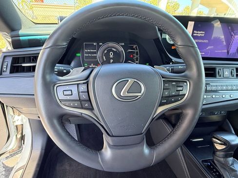 Certified 2023 Lexus ES 300h w/ Premium Package image 31