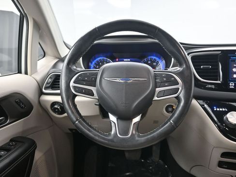 Used 2020 Chrysler Pacifica Touring-L Plus w/ Tire & Wheel Group image 34