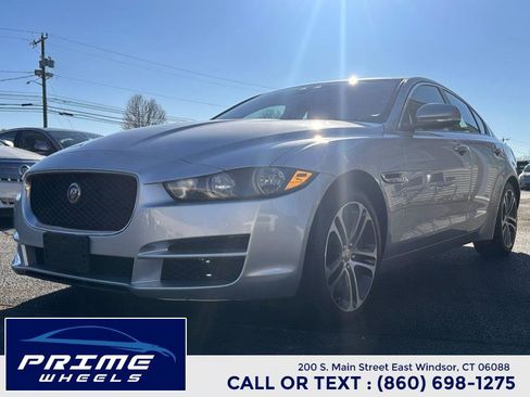 Used 2017 Jaguar XE Premium image 3