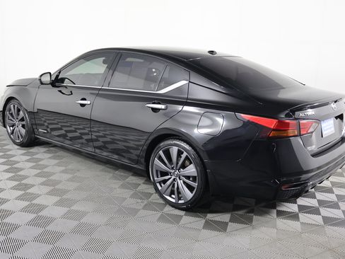 Used 2019 Nissan Altima 2.0 Edition One image 8