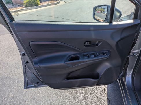 Used 2021 Nissan Versa S FWD image 12