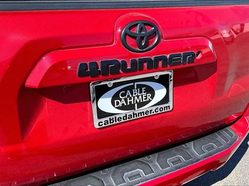Used 2018 Toyota 4Runner SR5 AWD/4WD image 6