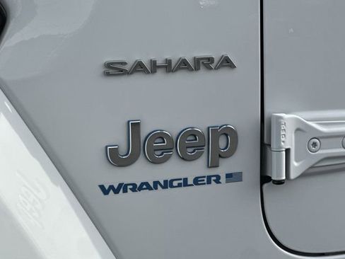 Used 2023 Jeep Wrangler Unlimited Sahara w/ Cold Weather Group image 34
