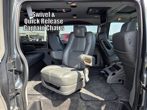 Used 2017 Chevrolet Express 2500 RWD image 27