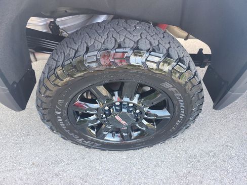 Used 2025 GMC Sierra 2500 AT4 w/ AT4 Premium Plus Package AWD/4WD image 4