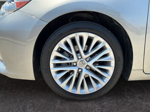 Used 2015 Lexus ES 350 w/ Luxury Package FWD image 9