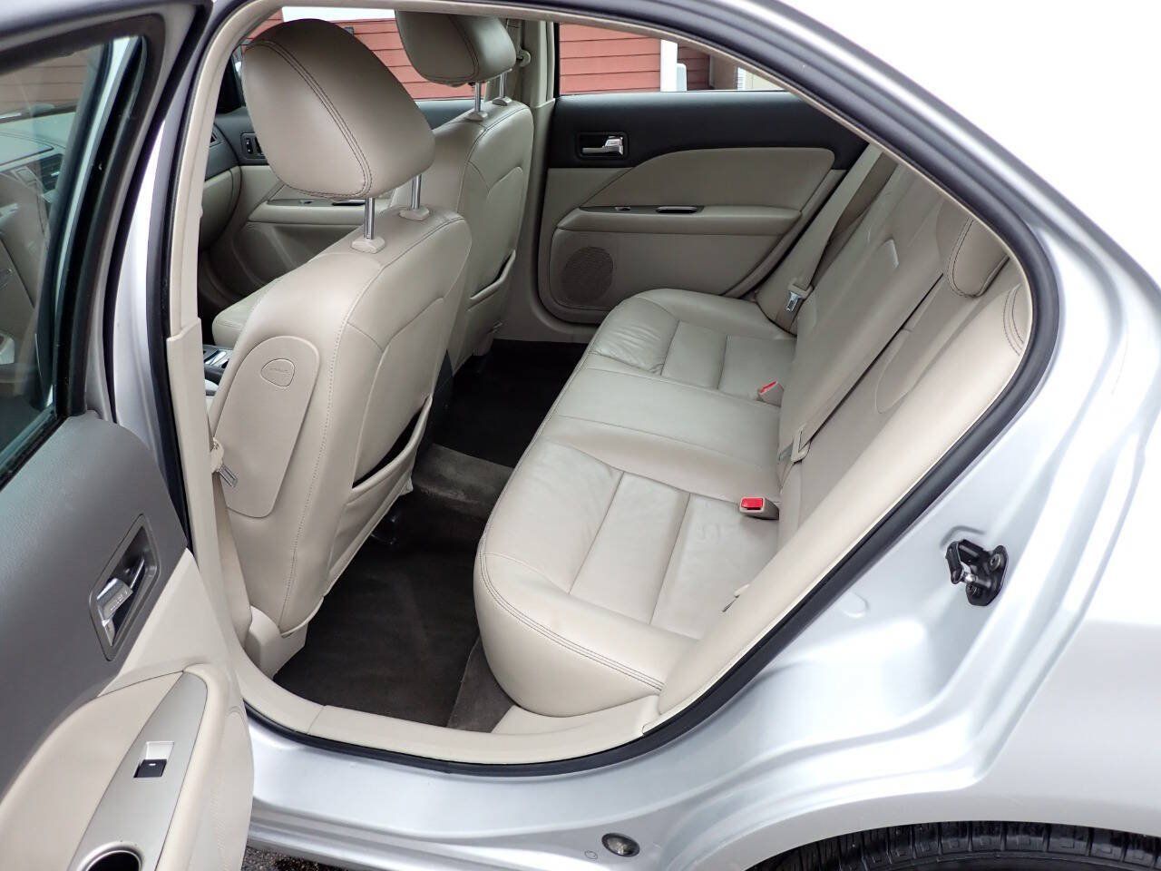 Used 2010 Ford Fusion SEL FWD image 8