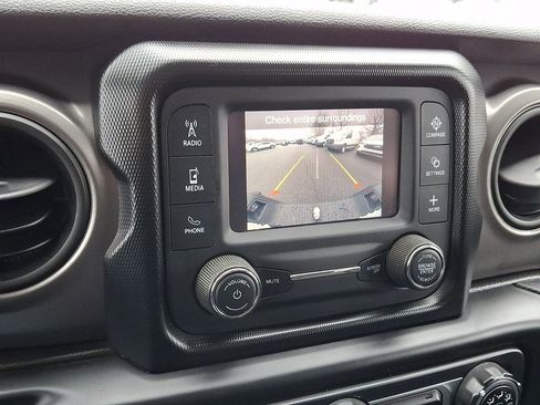 Used 2021 Jeep Gladiator Sport image 17