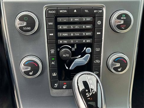 Used 2017 Volvo S60 T5 Inscription Platinum w/ Climate Package image 21