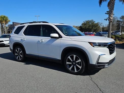 Used 2025 Honda Pilot Touring image 2