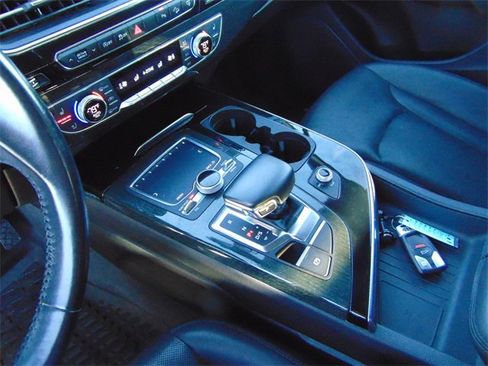 Used 2017 Audi Q7 3.0T Premium Plus image 14