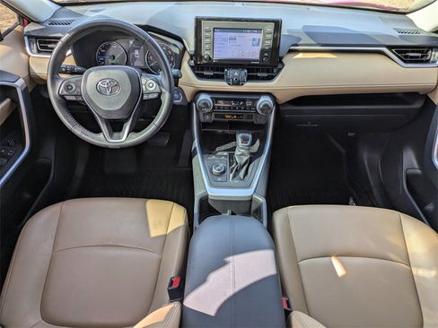 Used 2022 Toyota RAV4 XLE Premium image 16