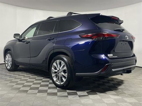 Used 2024 Toyota Highlander Limited image 5