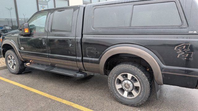 Used 2015 Ford F250 King Ranch w/ King Ranch Package AWD/4WD image 3