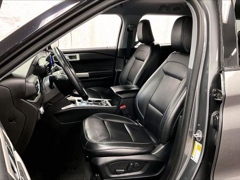 Certified 2022 Ford Explorer XLT w/ Equipment Group 202A image 24