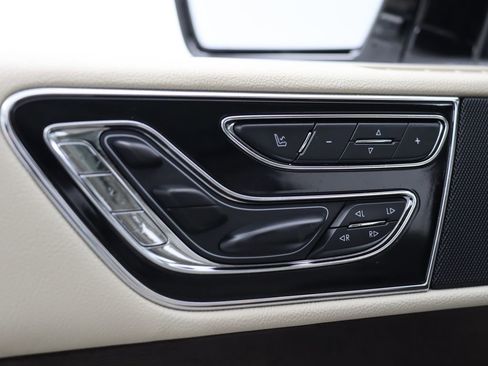 Used 2019 Lincoln Navigator Reserve AWD/4WD image 15
