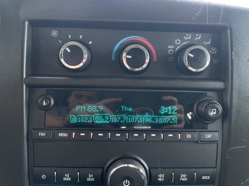 Used 2020 Chevrolet Express 3500 w/ Driver Convenience Package RWD image 18