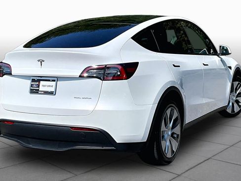 Used 2023 Tesla Model Y AWD image 12