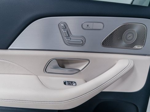 Used 2024 Mercedes-Benz GLS 450 4MATIC image 25