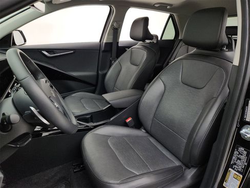 Certified 2024 Kia Niro SX Touring image 18