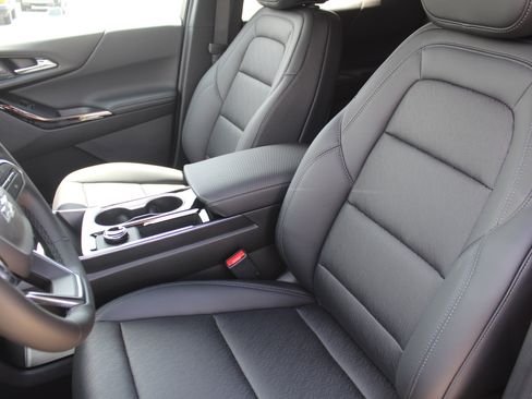 New 2026 Chevrolet Equinox LT w/ Convenience Package II FWD image 9