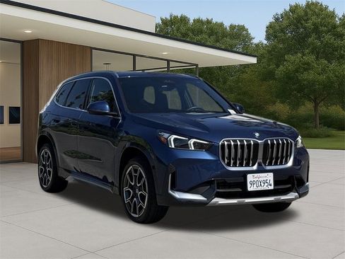 Used 2025 BMW X1 xDrive28i w/ Technology Package image 4