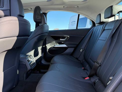 Used 2025 Mercedes-Benz E 350 4MATIC Sedan image 11