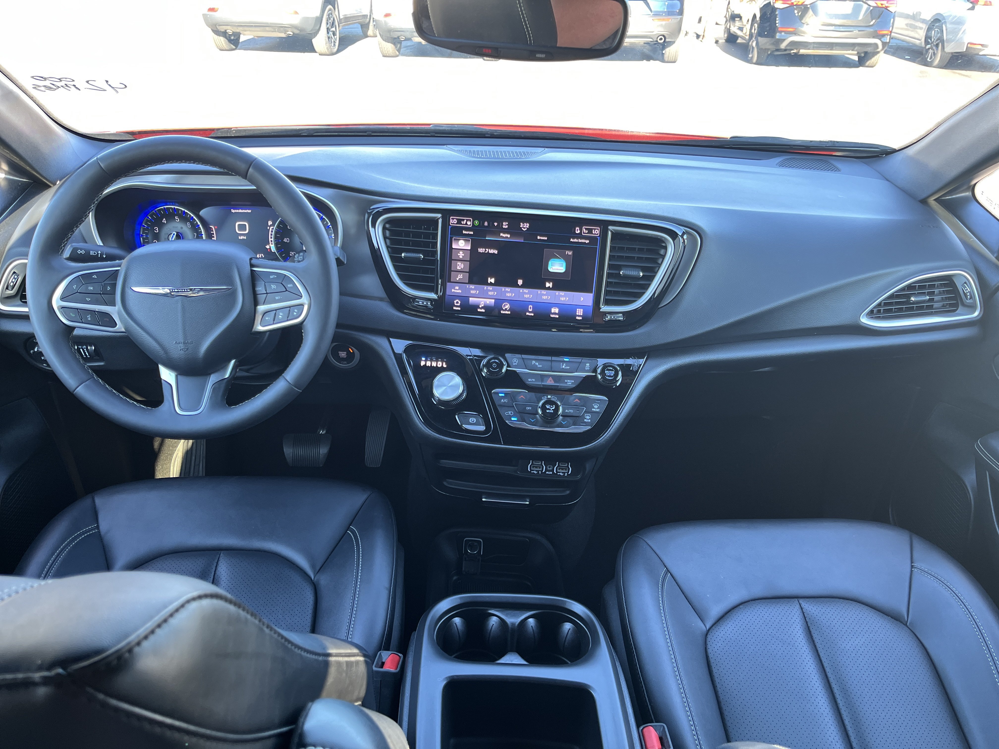 Used 2025 Chrysler Pacifica Select FWD image 24