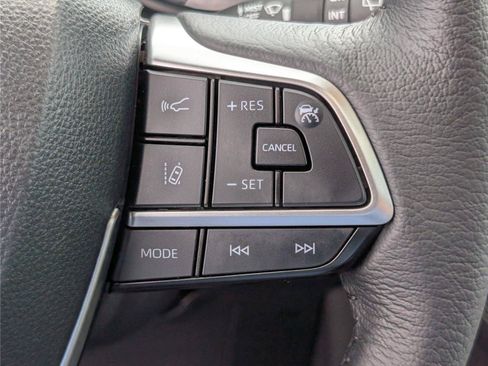 Used 2025 Toyota Sienna XLE AWD/4WD image 27