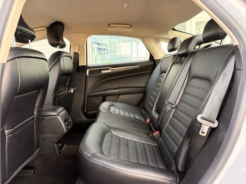 Used 2018 Ford Fusion SE w/ Equipment Group 602A FWD image 15