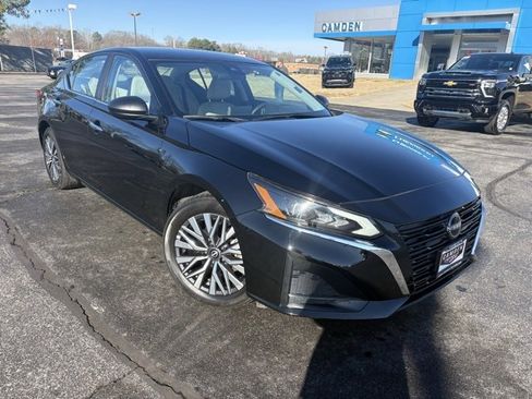 Used 2025 Nissan Altima 2.5 SV image 3