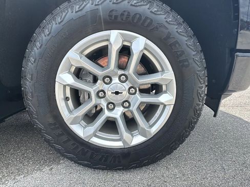 Used 2022 Chevrolet Silverado 1500 RST AWD/4WD image 32