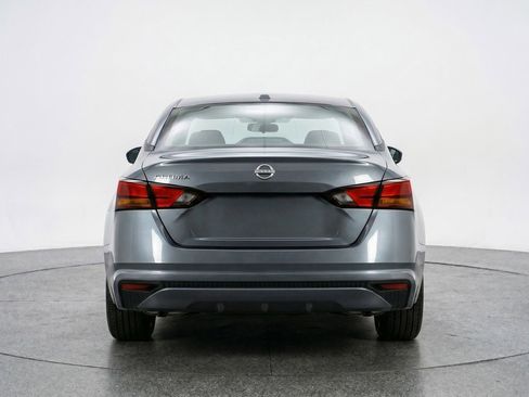 Used 2025 Nissan Altima 2.5 SV FWD image 7