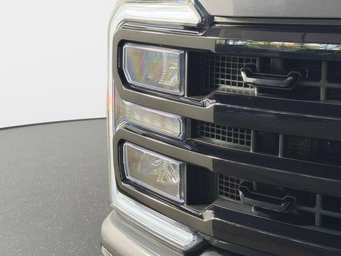 Used 2023 Ford F250 Lariat w/ Black Appearance Package AWD/4WD image 9