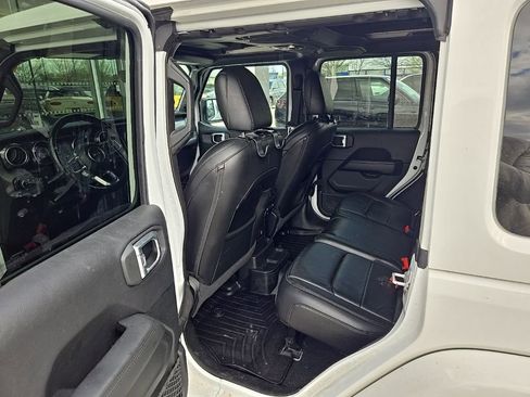 Used 2020 Jeep Wrangler Unlimited Sahara image 17
