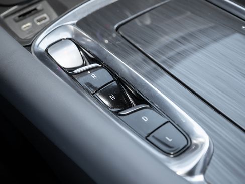 Used 2023 Buick Enclave Essence image 31