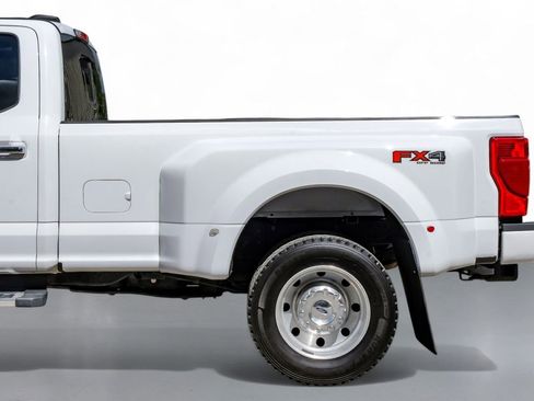 Used 2022 Ford F450 Lariat w/ Chrome Package image 12