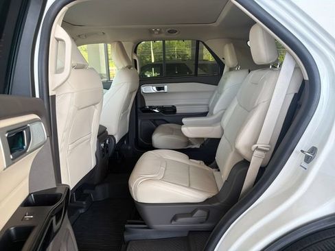 Used 2022 Ford Explorer Platinum w/ Equipment Group 601A AWD/4WD image 11