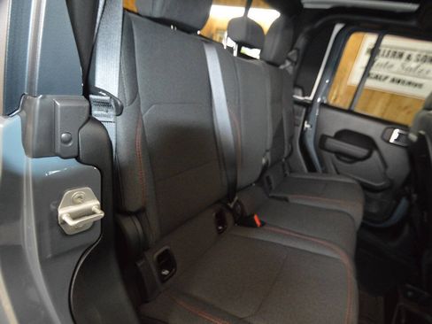 Used 2025 Jeep Gladiator Rubicon w/ Safety Group AWD/4WD image 19