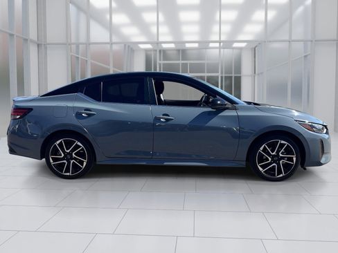 Used 2025 Nissan Sentra SR FWD image 7