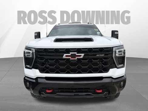 Used 2025 Chevrolet Silverado 2500 ZR2 w/ Technology Package AWD/4WD image 2