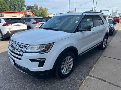 Used 2019 Ford Explorer XLT w/ Equipment Group 201A AWD/4WD image 3