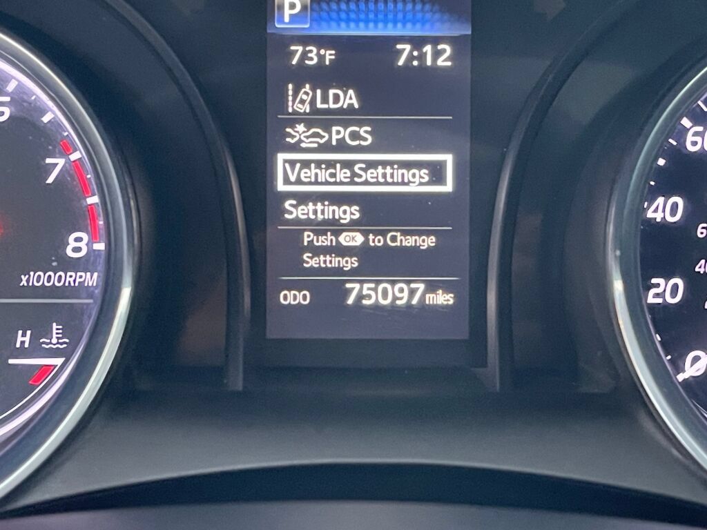 Used 2020 Toyota Camry SE FWD image 3