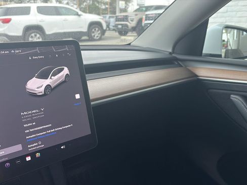 Used 2023 Tesla Model Y Long Range AWD/4WD image 14