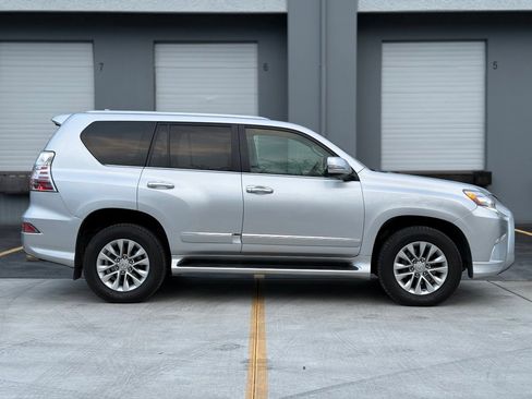 Used 2018 Lexus GX 460 Premium w/ Premium Package AWD/4WD image 2