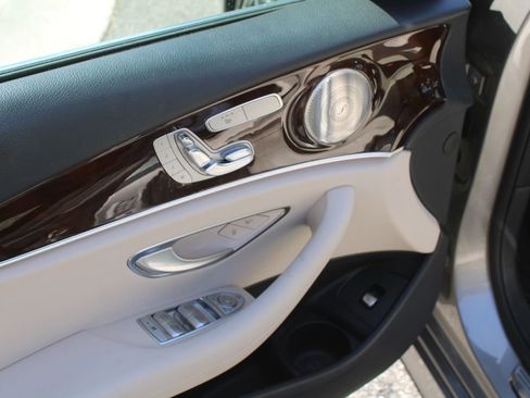 Used 2021 Mercedes-Benz E 350 Sedan image 19