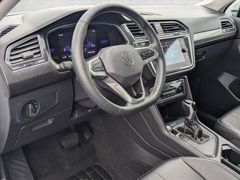 Used 2022 Volkswagen Tiguan SE FWD image 10