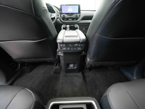 Used 2024 Toyota Grand Highlander AWD image 22