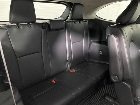 Certified 2024 Toyota Highlander XLE AWD/4WD image 11