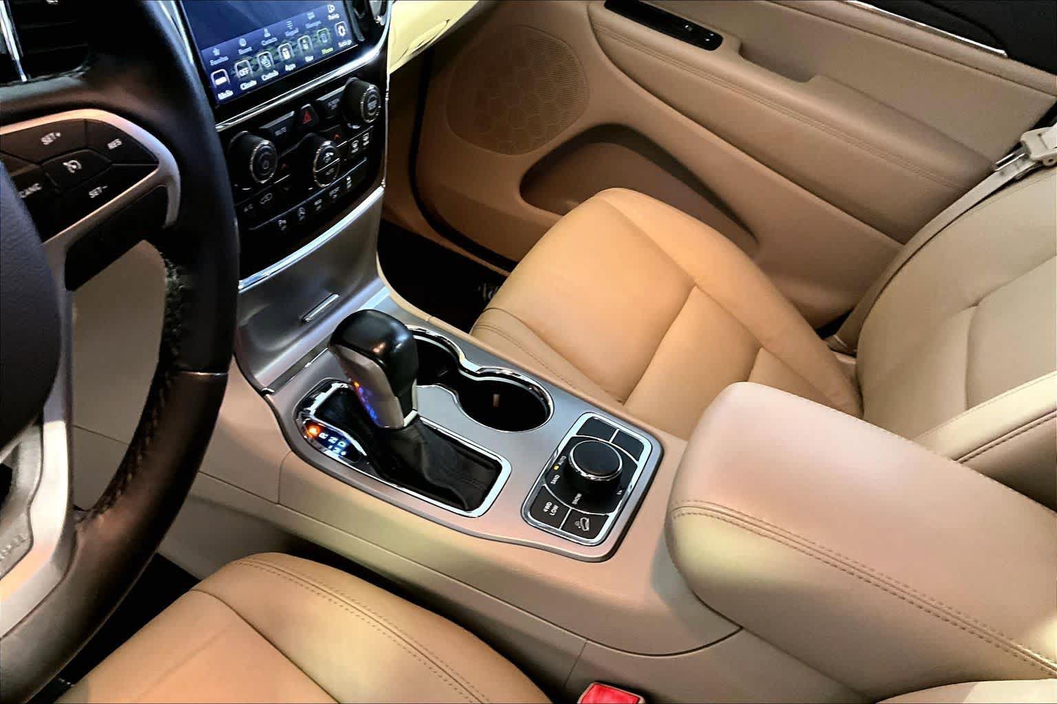Used 2020 Jeep Grand Cherokee Limited AWD/4WD image 17